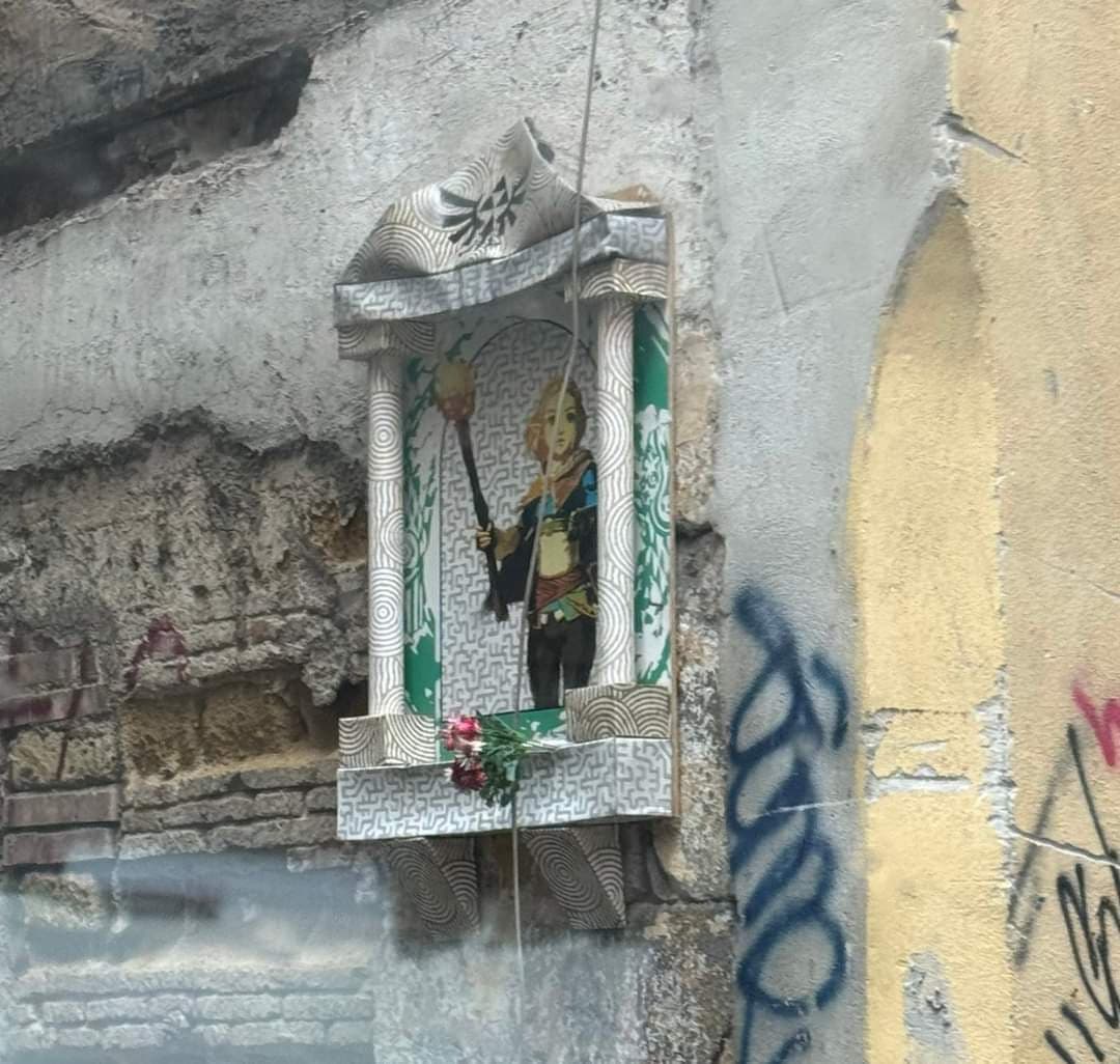 A Napoli hanno fatto gli altari di Zelda😭