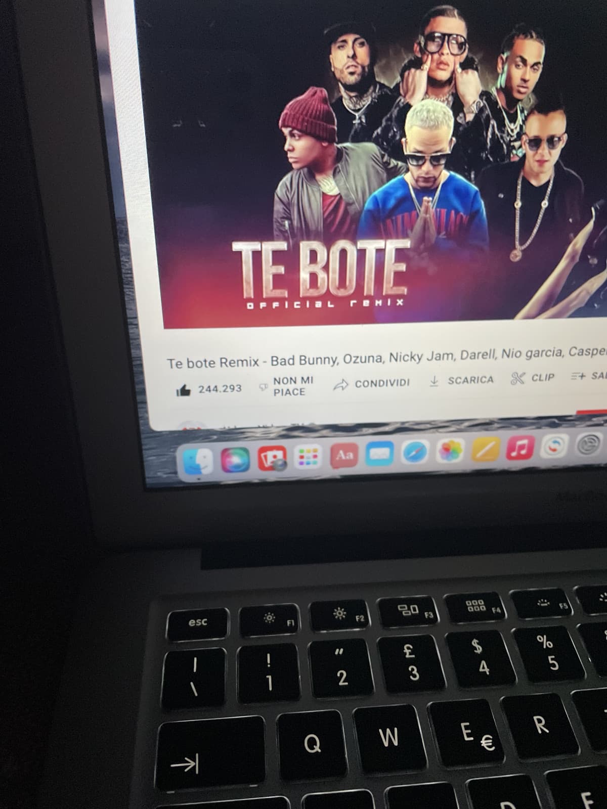 questa canzone>qualsiasi altra canzone