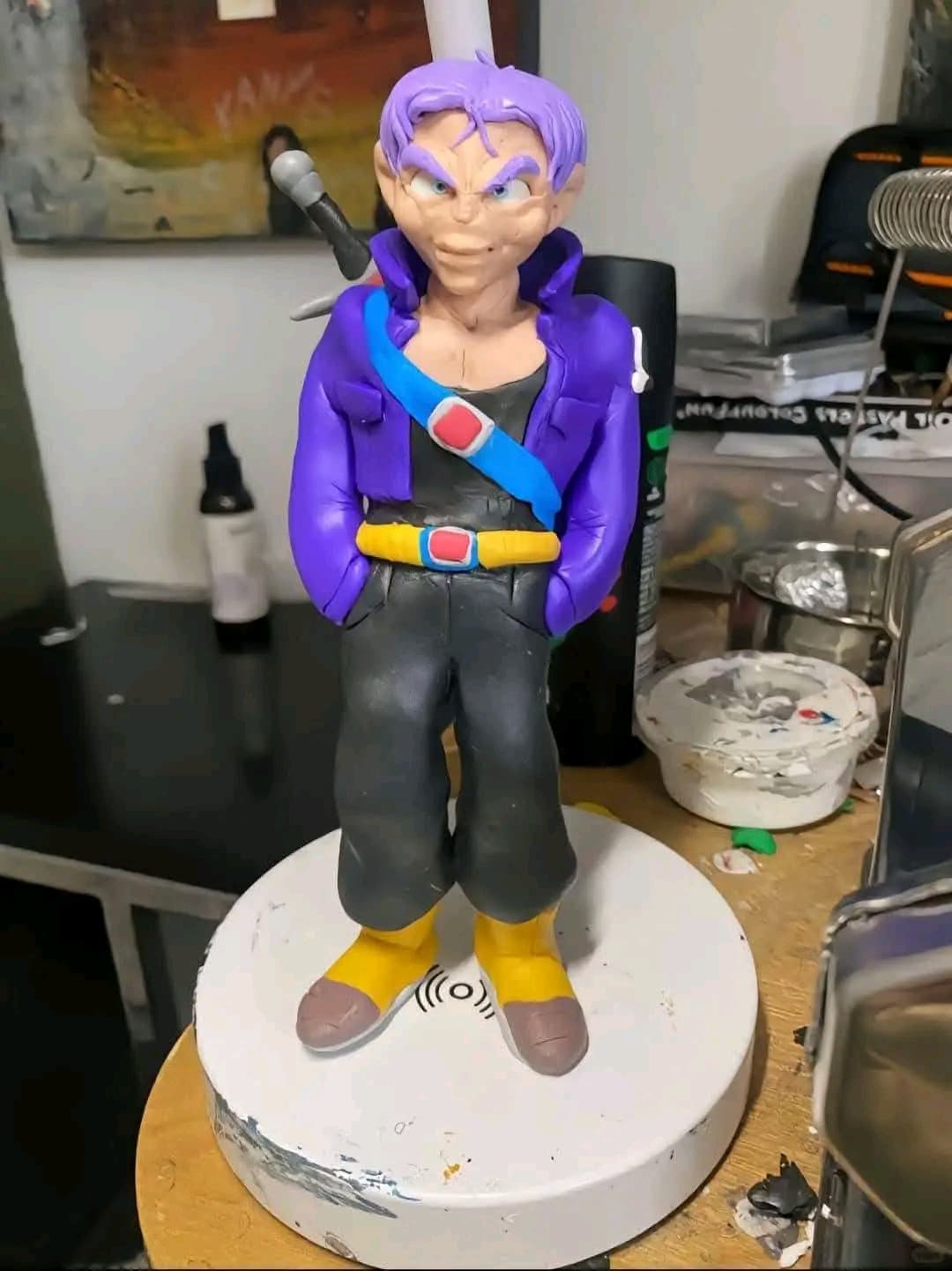 finalmente ho finito la mia action figure di Trunks fatta col pongo!  vi piace?💜