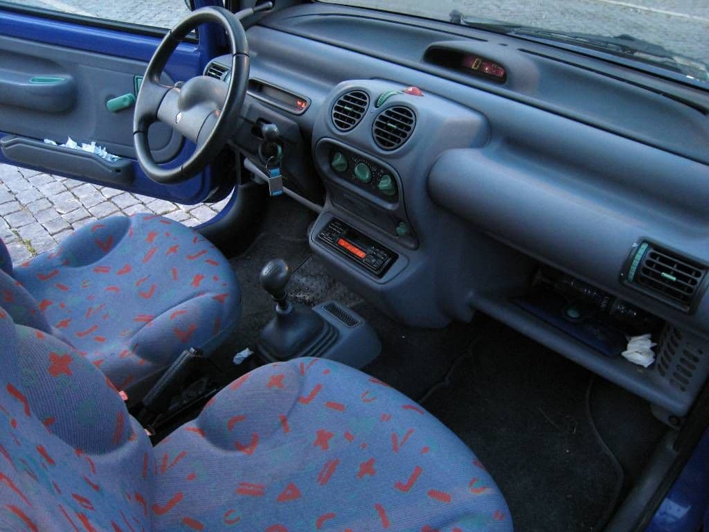 Raga solo a me gli interni della Twingo sembrano quelli di una navicella? 