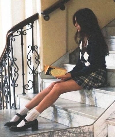 Adoro gli outfit da studentessa, ditemi che anche voi li adorate ✨️ o comunque ditemi, se vi va, come vi sembrano