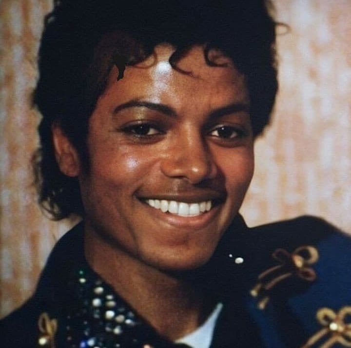 Ho una domanda. Secondo voi, se Michael Jackson fosse ancora in vita riuscirebbe ad a mantenere il successo che ha avuto e a stare a passo con gli ascolti?