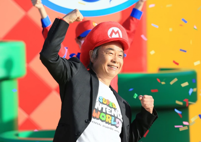 Oggi è il compleanno di Shigeru Miyamoto! Considerato il padre del videogioco moderno, ha creato le serie di Mario, Zelda e Donkey Kong.