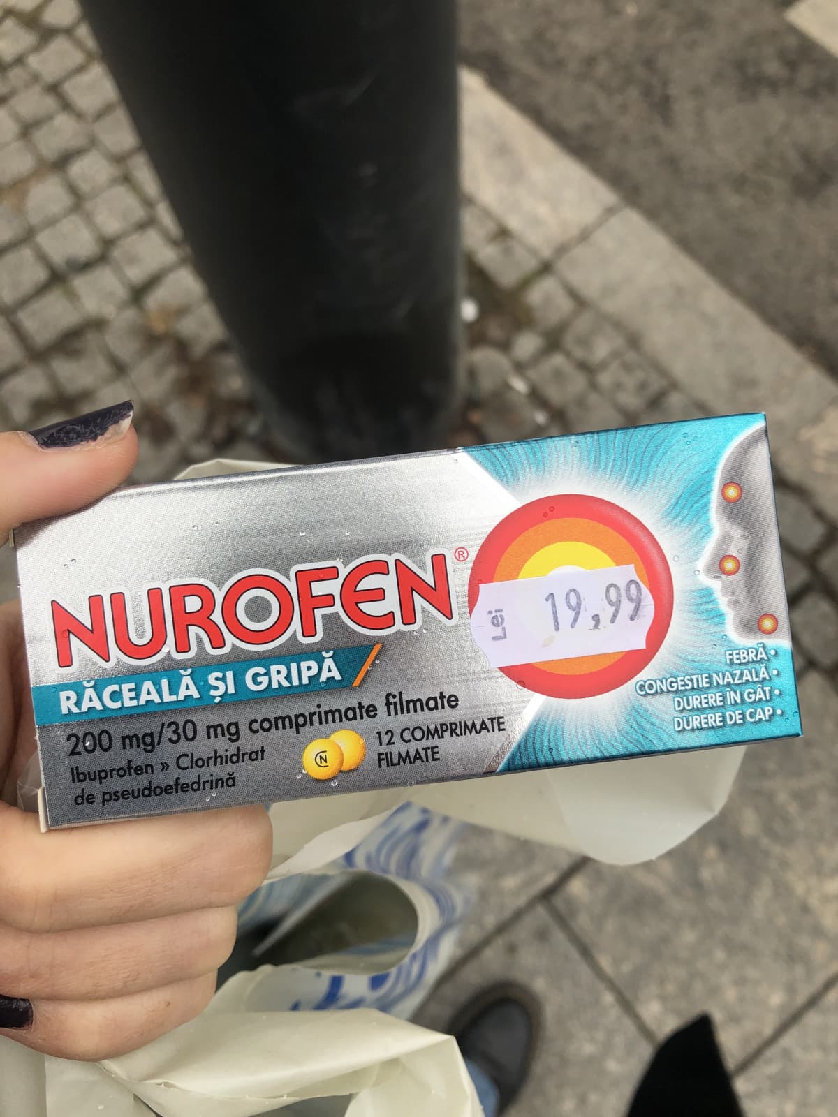 Dovrebbe aiutarmi ha detto quella della farmacia 