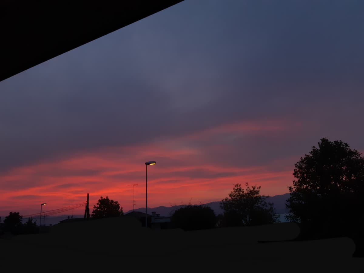 So che non frega tipo a nessuno, ma stasera c'era un tramonto niente male... ?