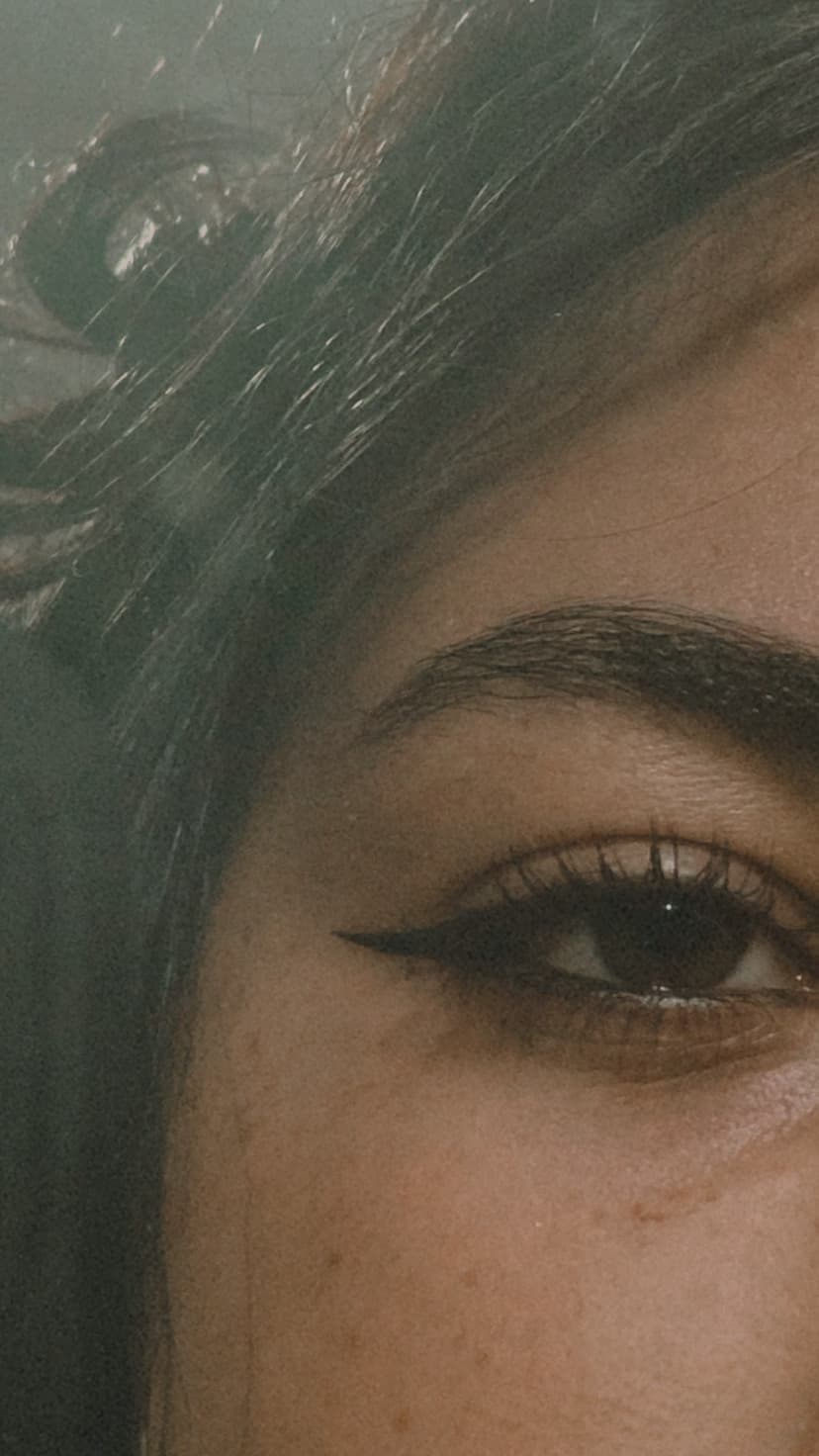 UFFA mi sono innamorata dell'eyeliner fatto così ma non riesco a farlo uguale dall'altro lato