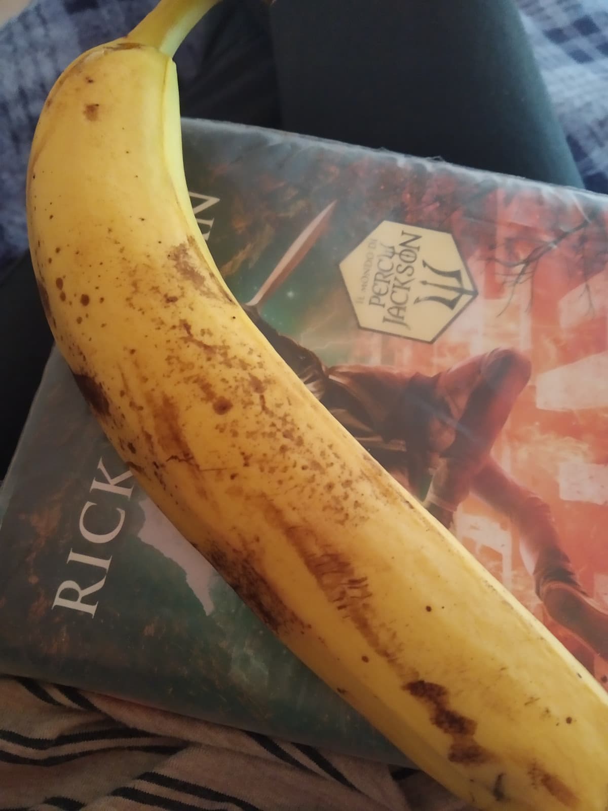 Ho il ciclo e mi ha male la pancia. Mia madre: "vuoi un tè?" Mio padre: "MaNgIa UnA bAnAnA" *me la lancia*