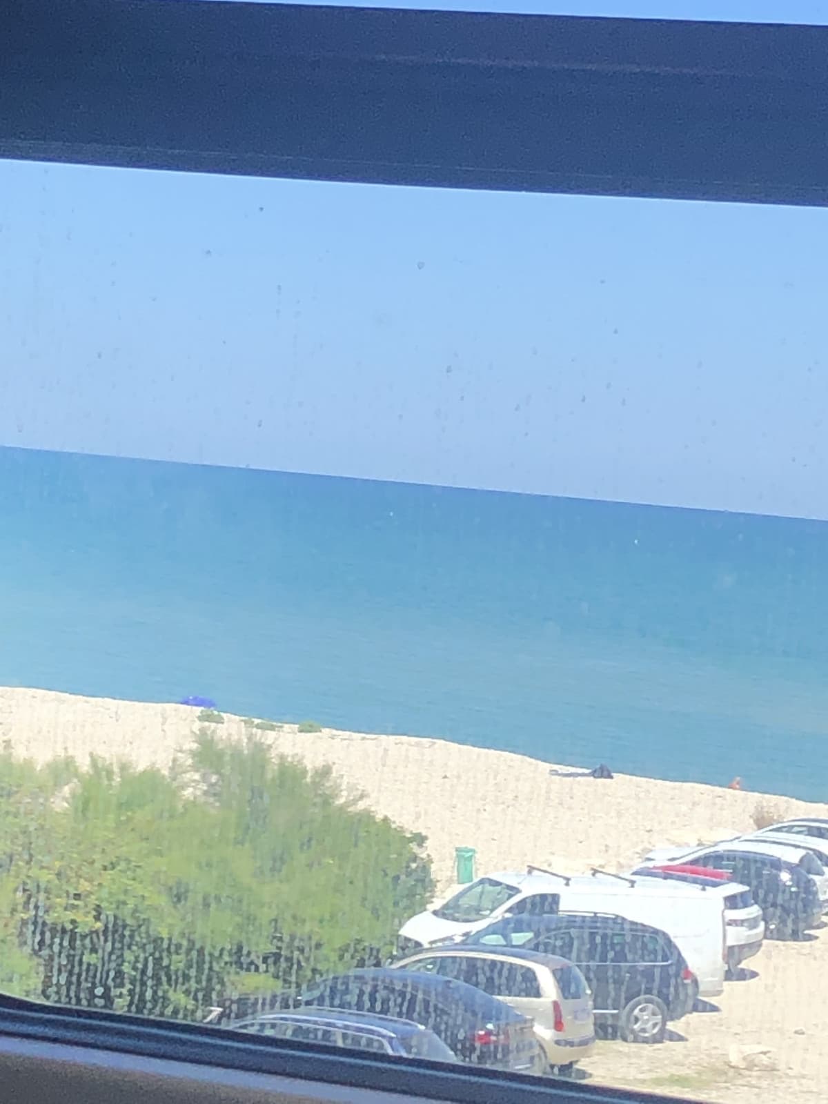 Livello di stress della vacanza: appena ho rivisto il mare adriatico ho tirato un sospiro di sollievo💀 però al Louvre ho visto un pezzo di una statua del faraone del mio periodo della storia egizia preferito e i dipinti fiamminghi 🤭