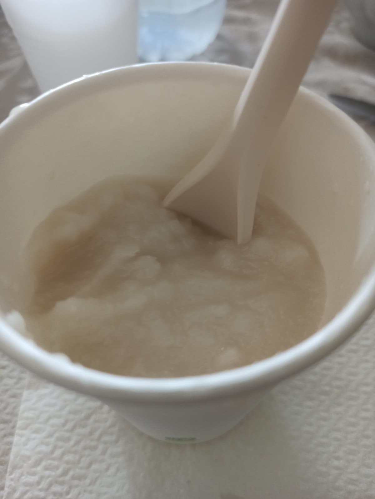 Da me quasi ogni bar fa una granita che è la fine del mondo. Questa è mandorla bianca aromatizzata alla vaniglia