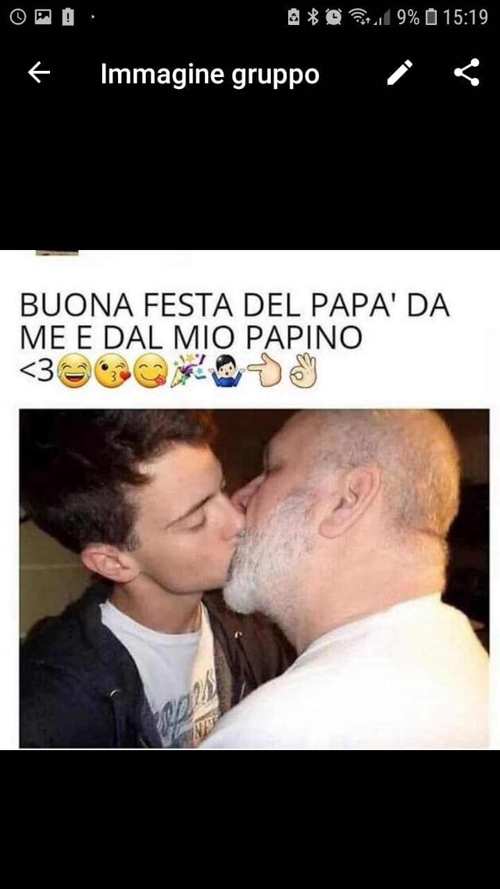 Questa è l'immagine  di profilo del gruppo whatsapp di classe (si lo so è un po'inquietante lol)