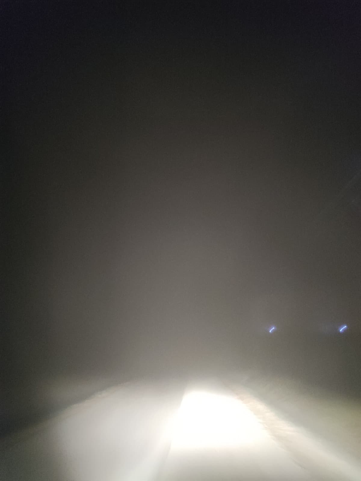 Giusto un filino di nebbia dalle mie parti..(quelle due lucine sulla destra dovrebbero essere casa mia😂) 
Silent Hill Veneto edition 🌫️