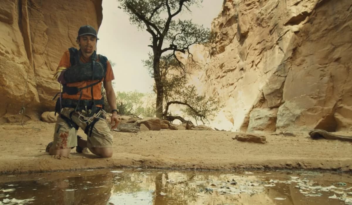 127 Hours. È un film basato su una storia vera dov’è il protagonista rimane incastrato in un canyon con il braccio per 5 giorni. Per non morire, decide di auto-amputarselo e così uscirne vivo. Non credo io sarei mai riuscito a fare una cosa del genere
