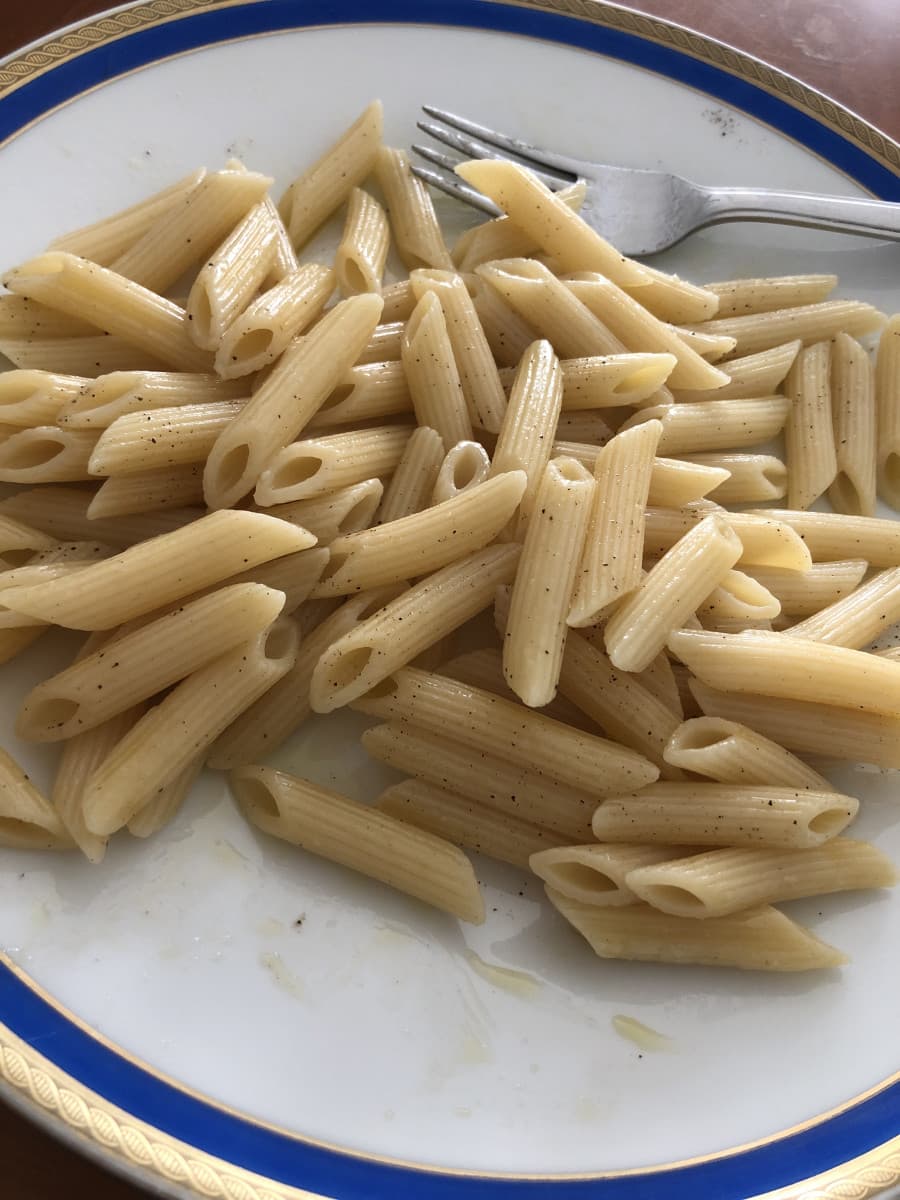 Quando ti viene fame e cucini un piatto di pasta alle 5 di pomeriggio ma dimentichi il sale e viene una merda 