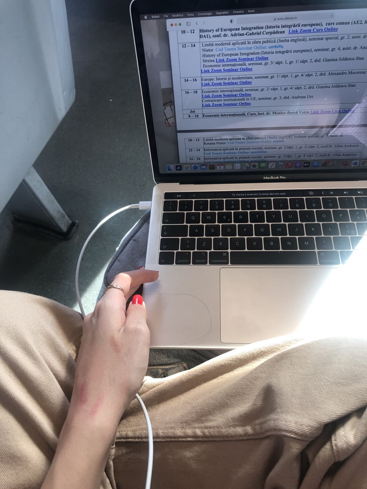 Pov: devo fare lezione dal treno 