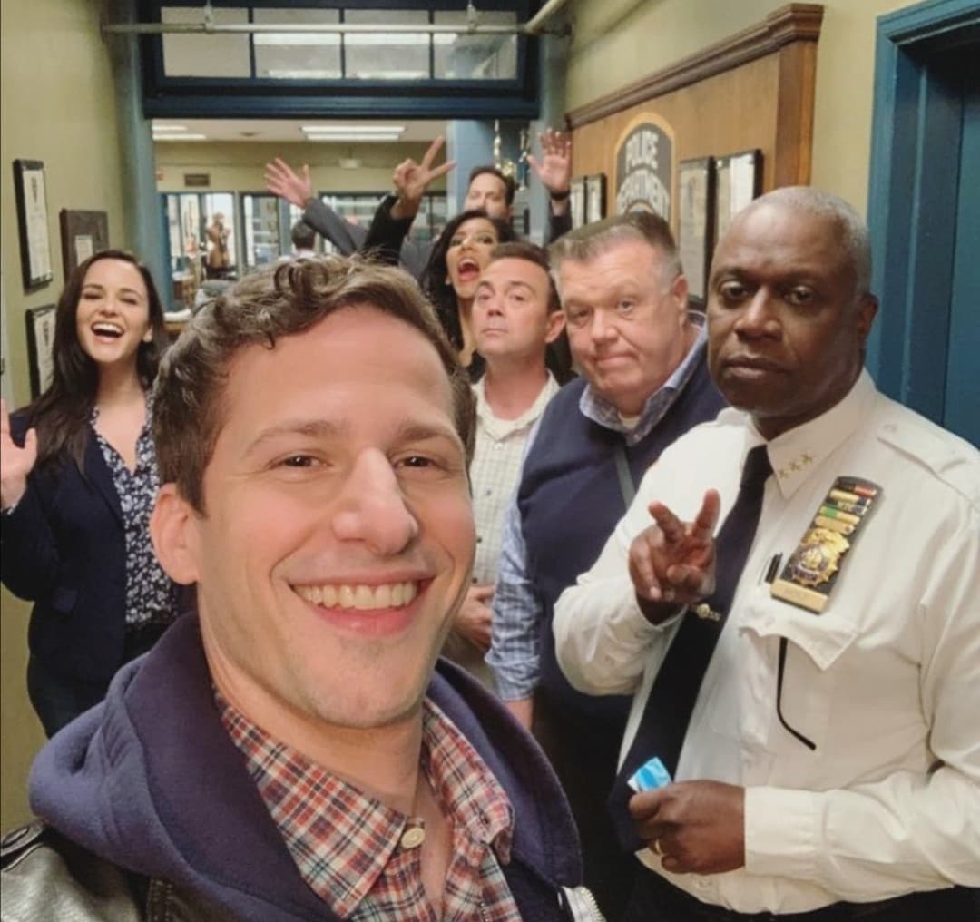 Guardare brooklyn 99 mi fa passare qualsiasi tipo di tristezza 