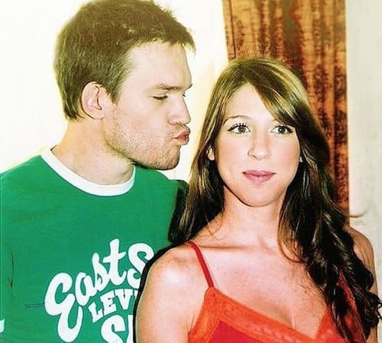 Sto disperatamente cercando di ricrearmi le abitudini che avevo 10 anni fa, ma manca la materia prima, le persone. Le persone che c'erano 10 anni fa ora non ci sono più.
Si può solo peggiorare.