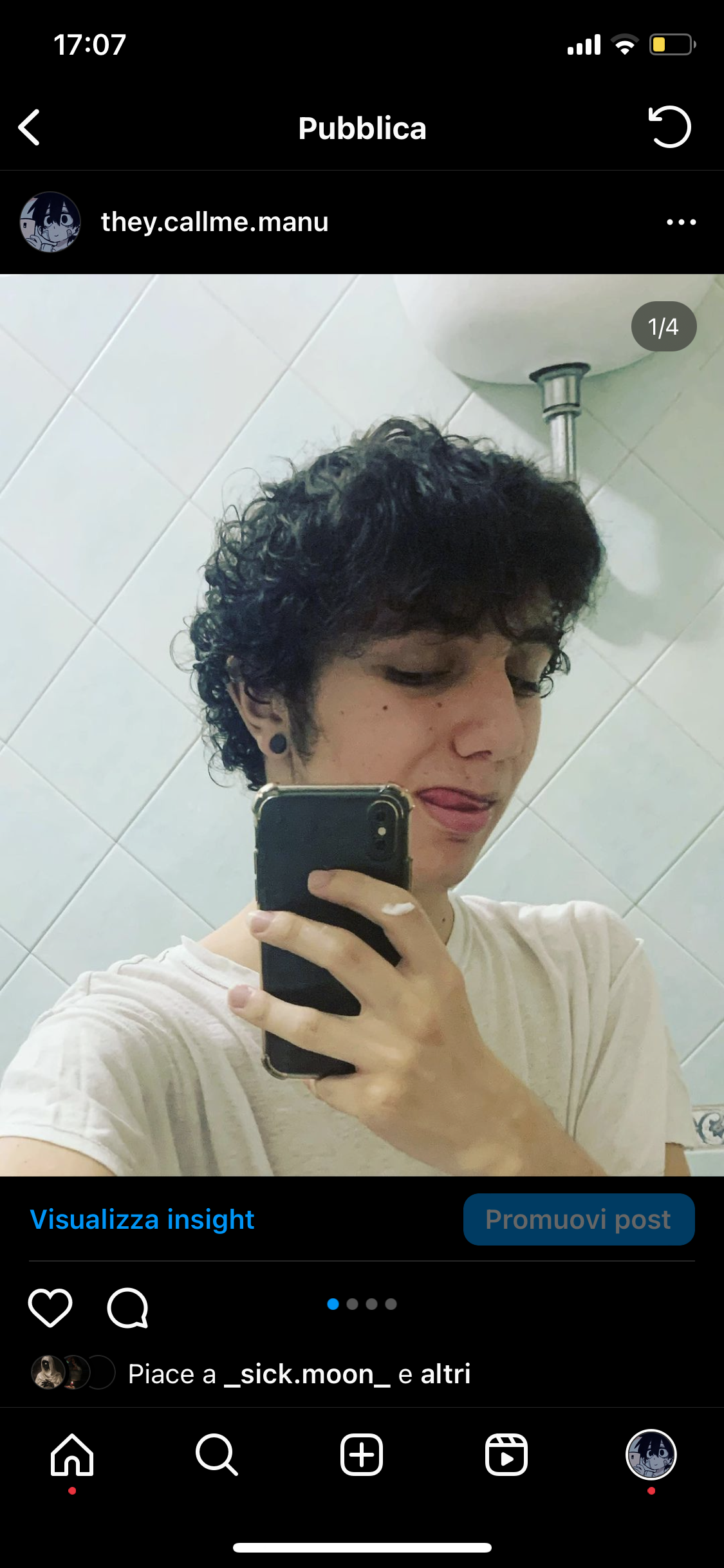Salute popolo di insegreto, qui una mia foto onesta di quando avevo i capelli brutti. Potete uccidermi nei commenti, grazie.