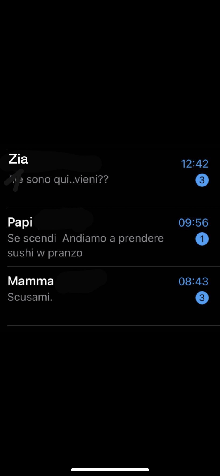 Io: incazzata con mia madre che scappo di casa per un po’ di ore. Mia madre che chiede scusa VS mia zia che mi dice di andare a casa sua e stare con lei VS mio padre che cerca di comprarmi. Indovinate quale metodo ha funzionato 