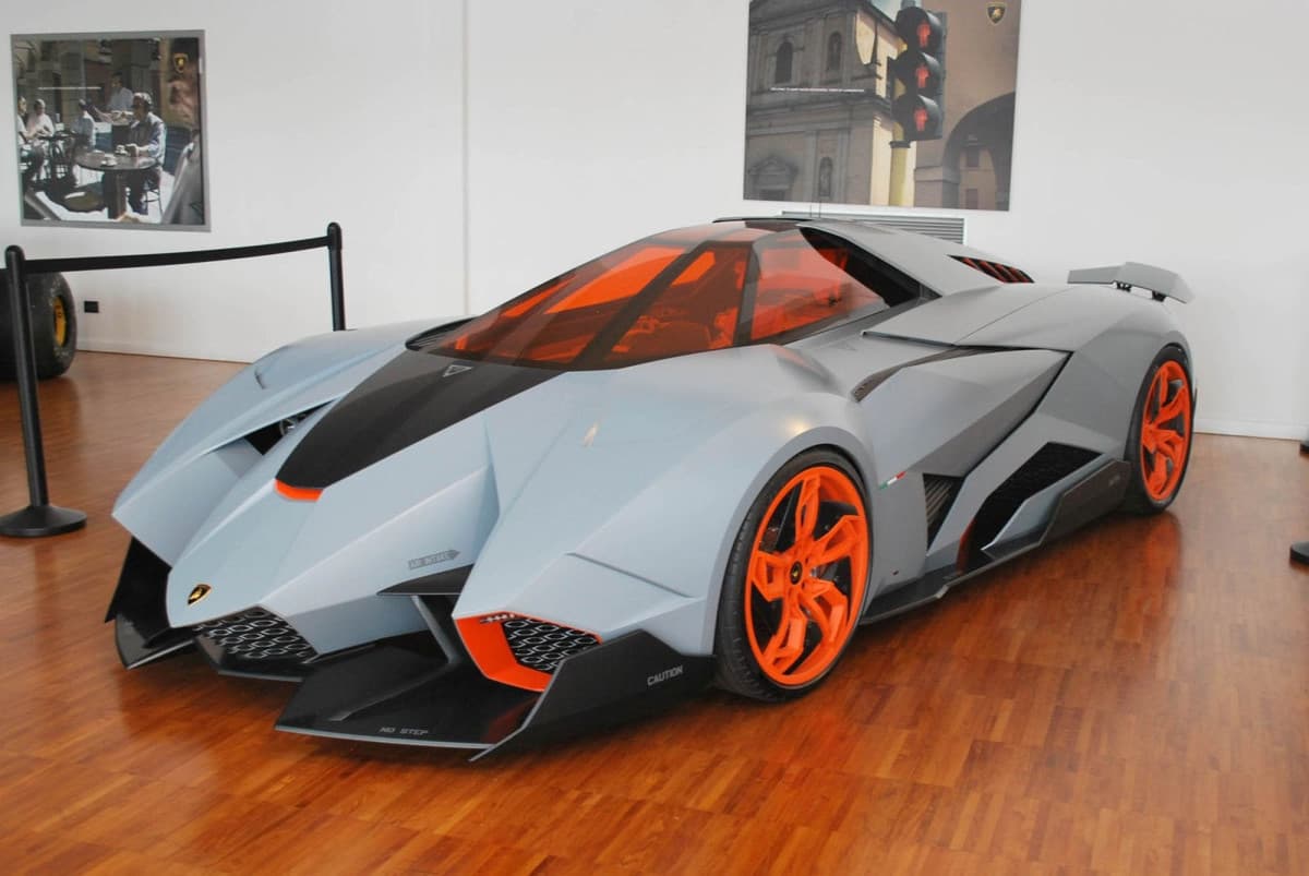 Il jet da caccia delle supercar, Lamborghini Egoista ❤️. Il nome viene da due motivi: ne esiste solo una ed è nel museo ed è una monoposto