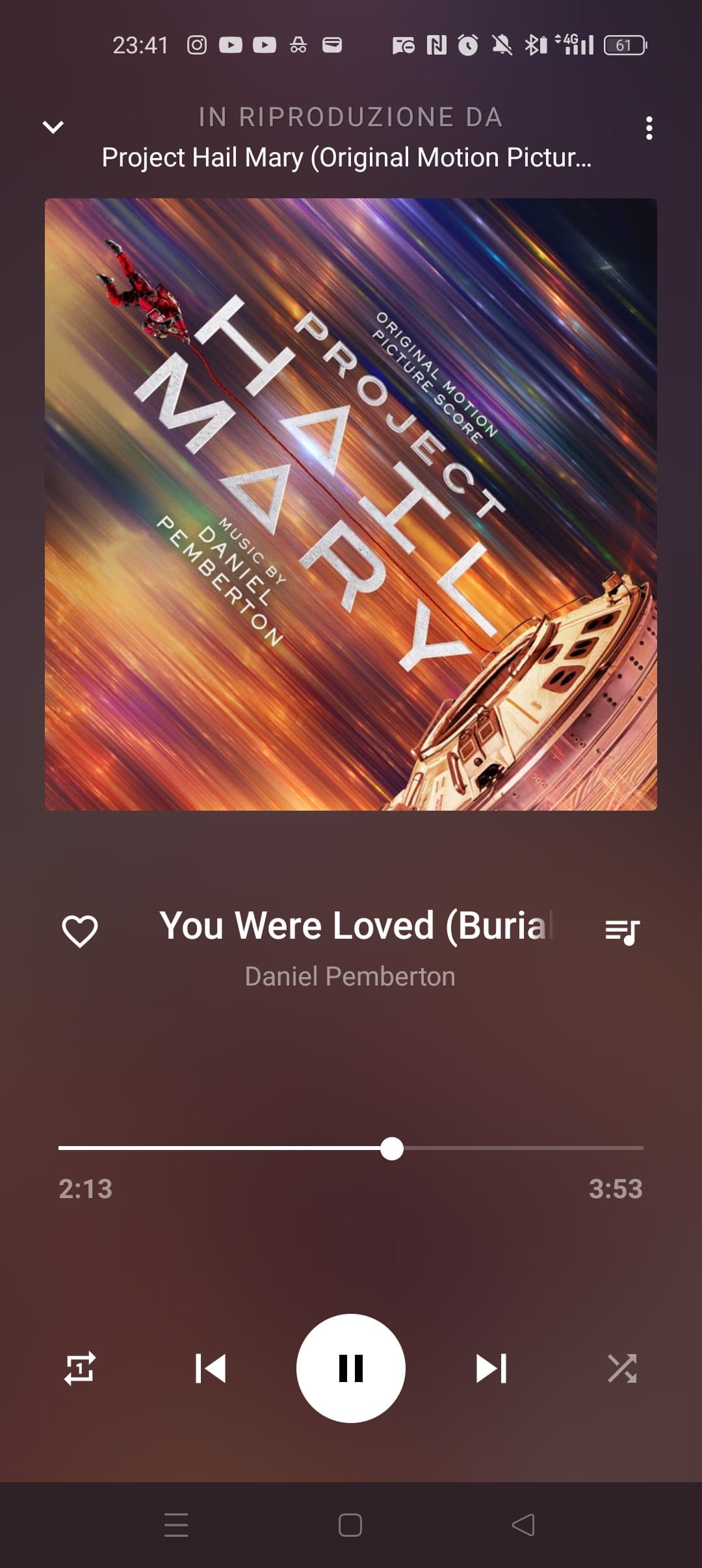 Questa musica mi fa provare cose, raga.