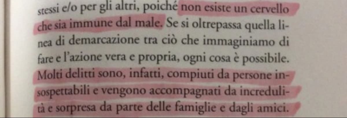 Libri di psicologia. Questo libro parla del male. Spiega se si nasce cattivi o ci si diventa. È molto interessante. Dice che tutti abbiamo il lato cattivo. Nessuno escluso. Oltre a questo, studio anche psicologia all’uni