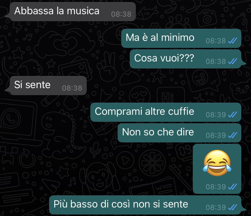 Meno male che gli audio della prof e i porno li ascolto quando sono da sola a casa- OwO 