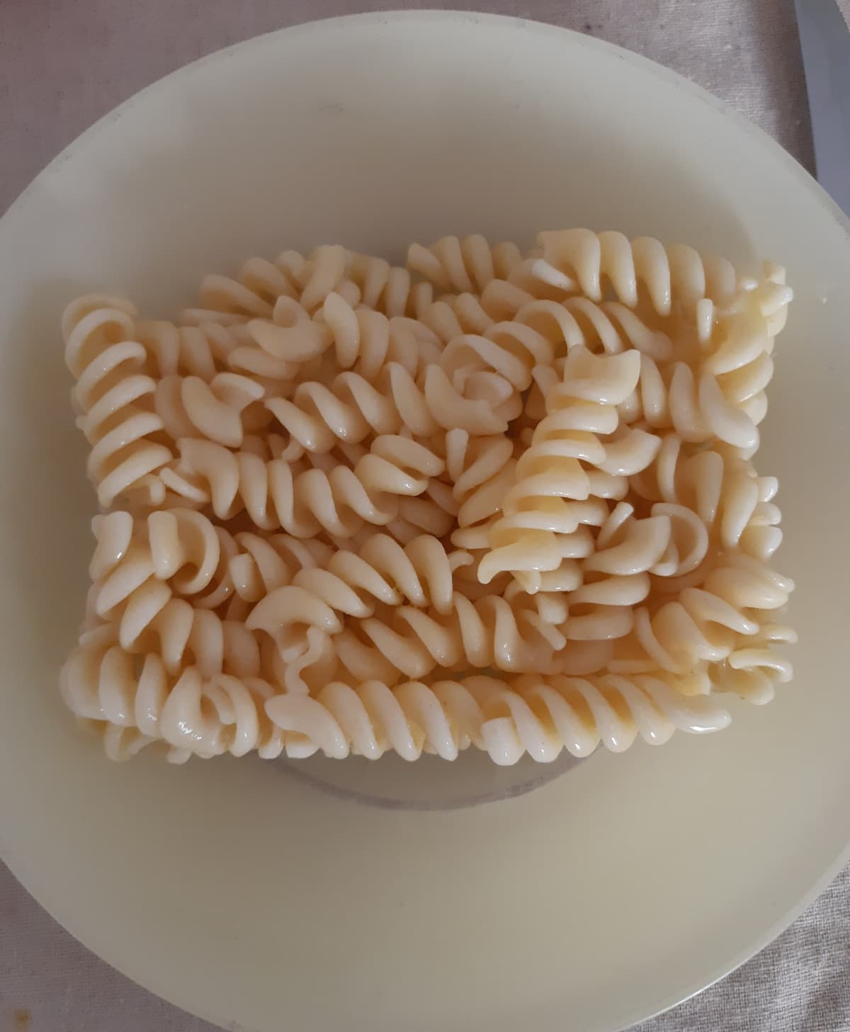 La vita è come un piatto di pasta fredda lasciato in frigo, senza olio né condimento. Sta a ognuno di noi renderla unica aggiungendo gli ingredienti mancanti