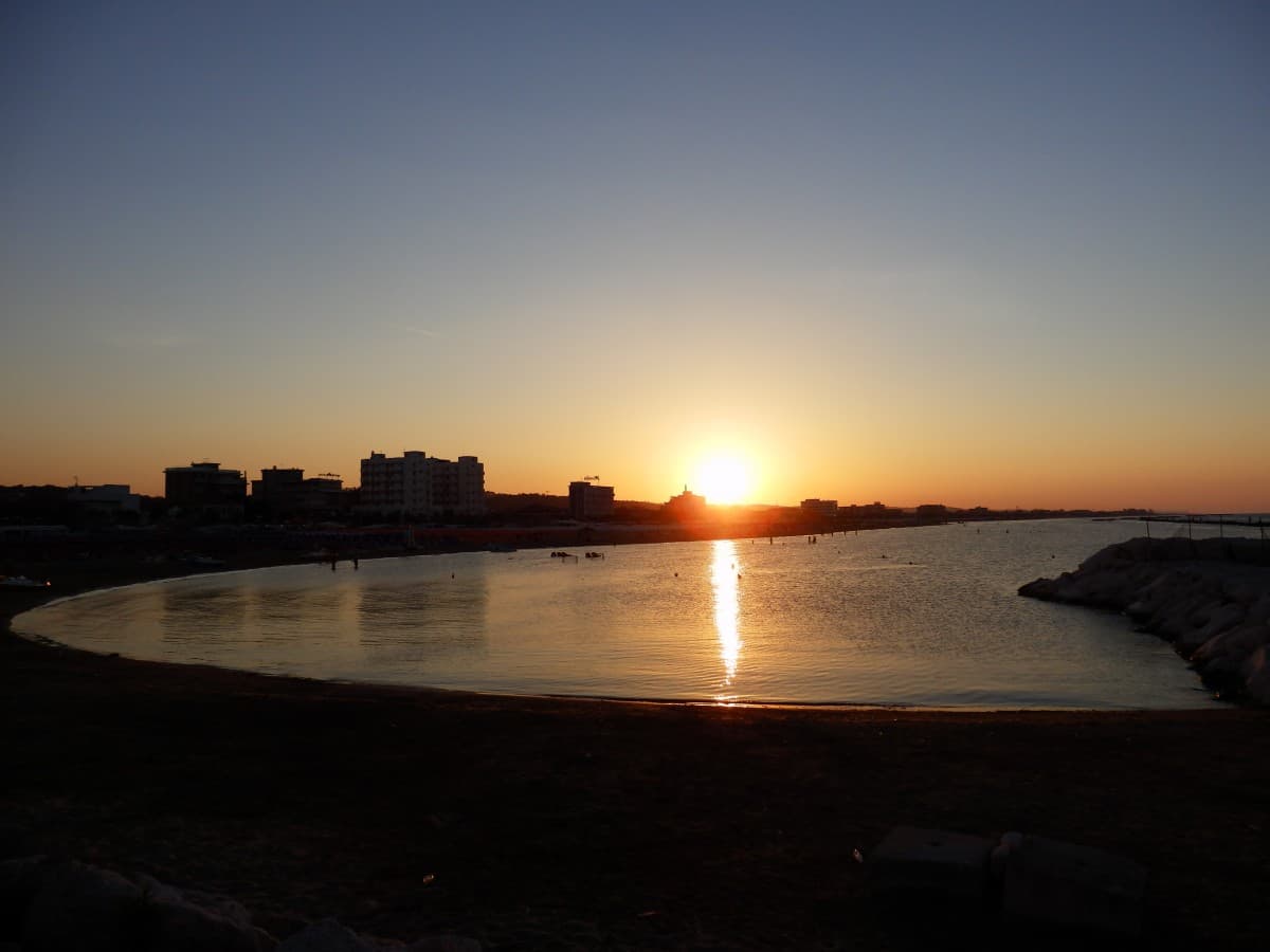 TRAMONTO IN SPIAGGIA