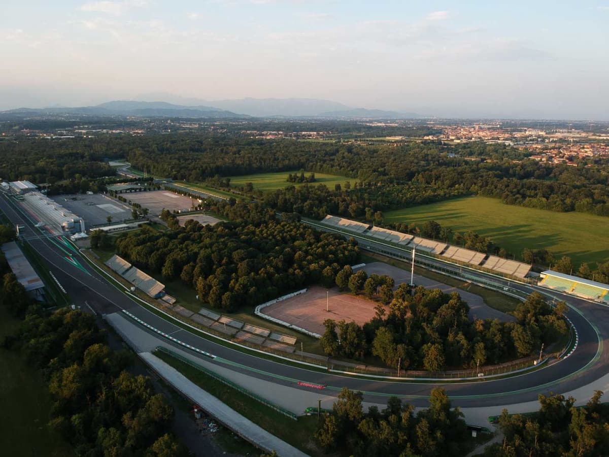 Ispezione della Federazione Internazionale dell'Automobile a Monza.