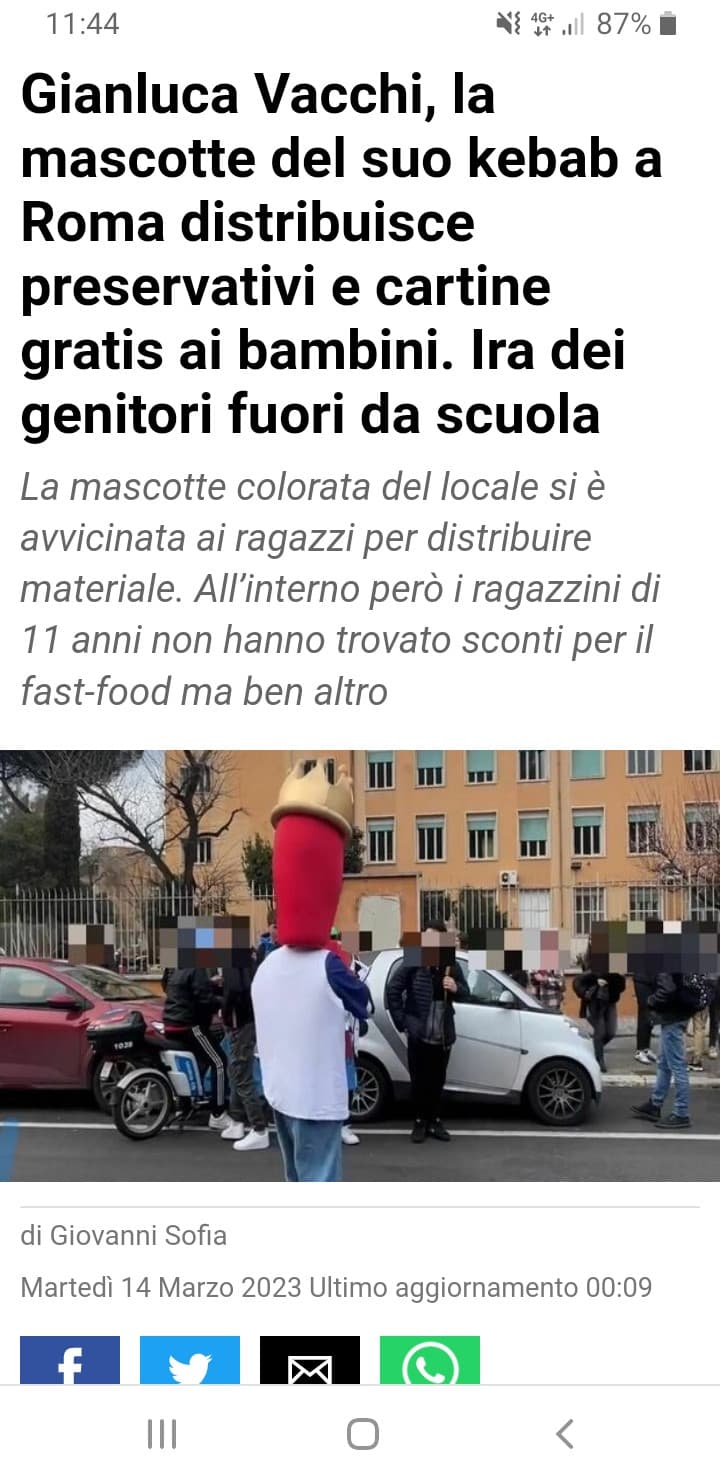 Ma quanto può essere squallido questo personaggio 