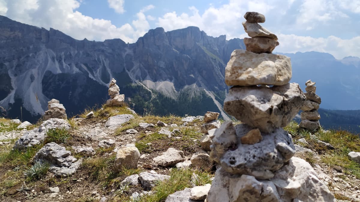 Attribuisco a persone di cui non so l'odore degli odori che ho sentito in momenti legati a queste. Sono strano