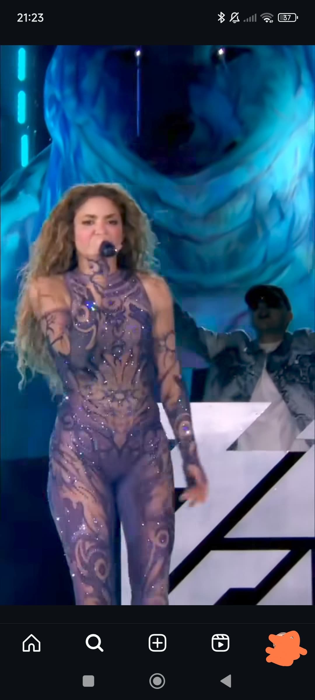 E ora che Shakira è più in carne posso dire di avere lo stesso identico fisico di shakira 🥳 mi sento meno ciccia