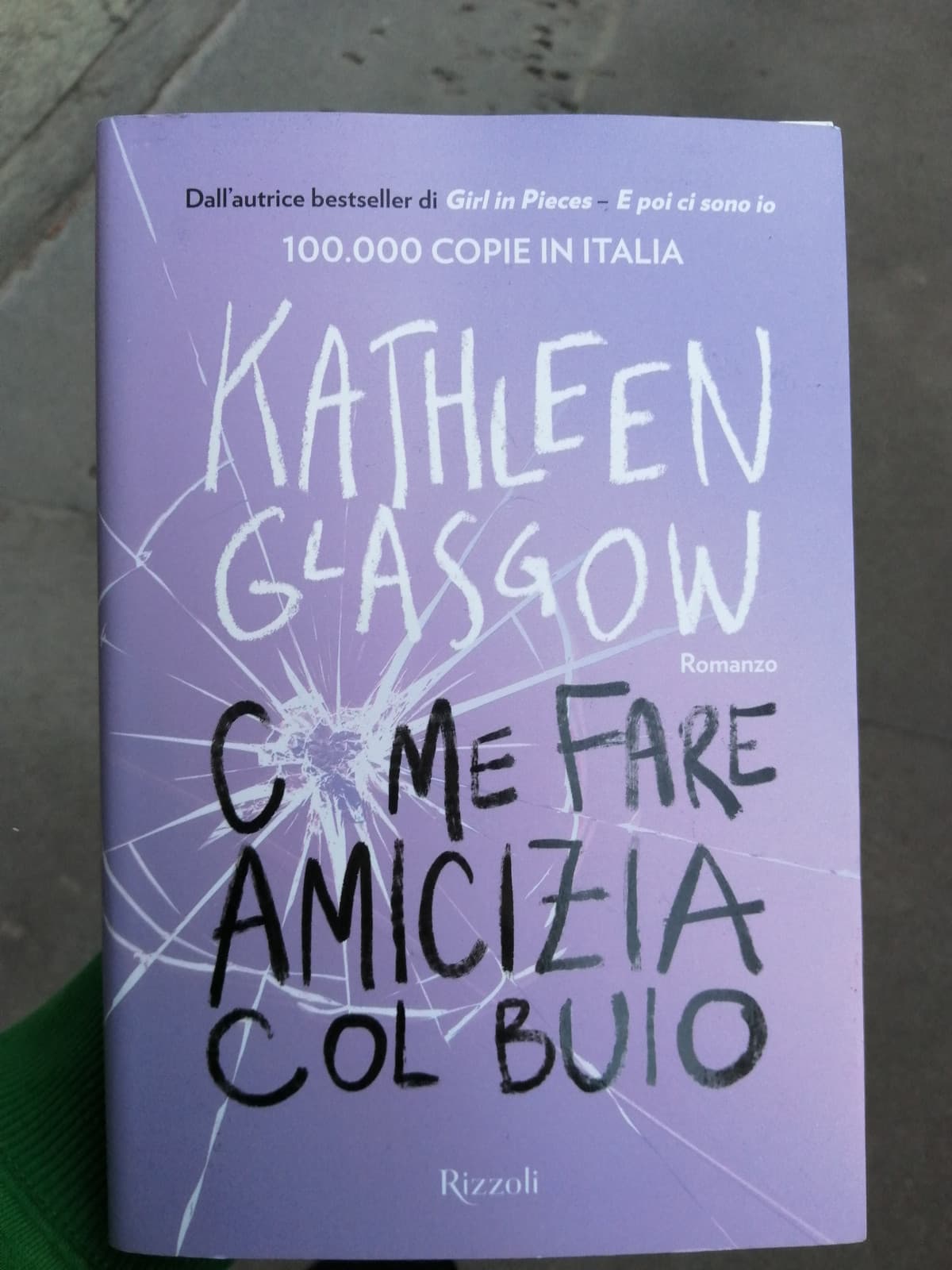 Una mia amica mi ha regalato questo libro, è della mia autrice preferita 