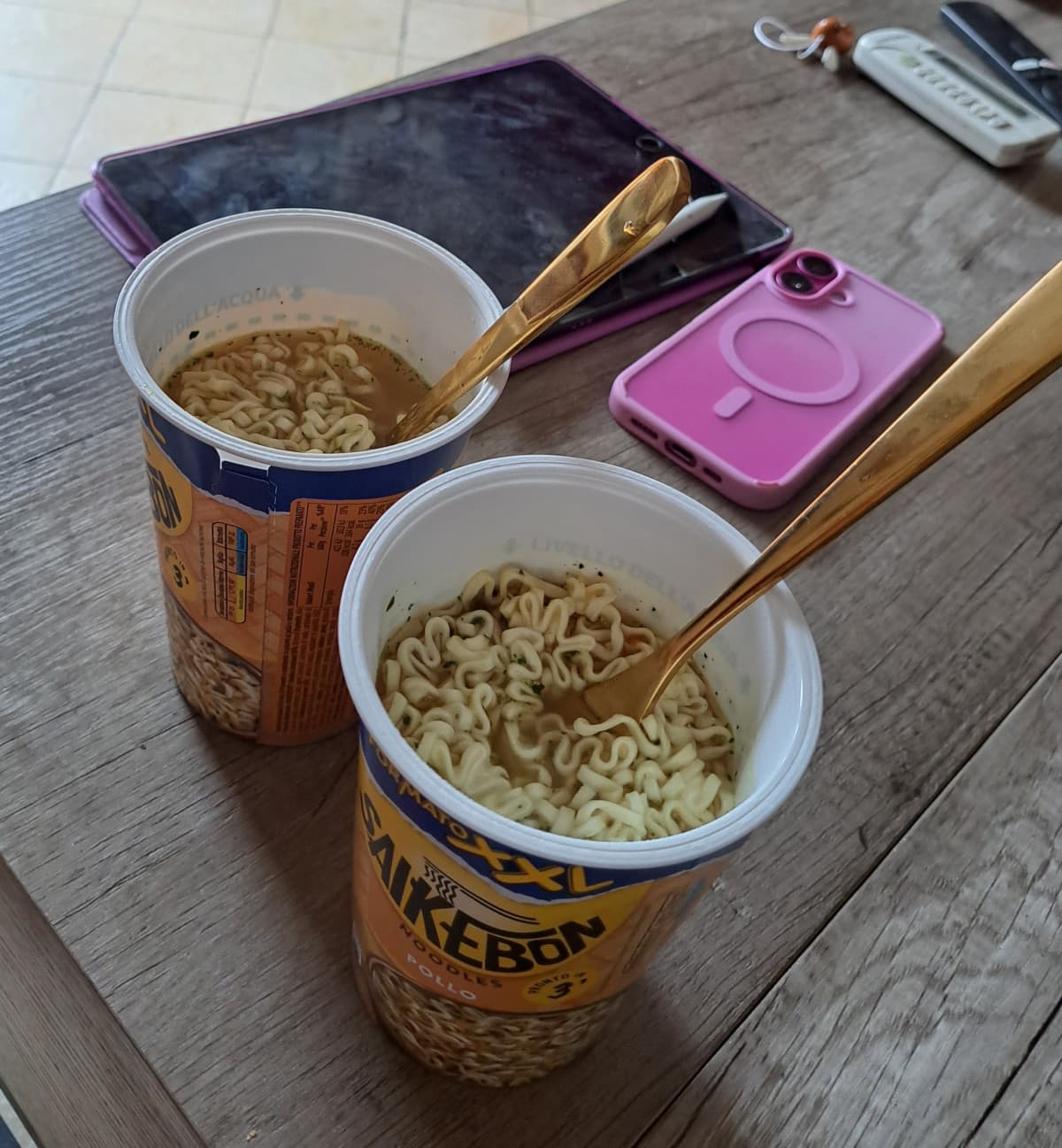 Mangiare i saikebon in coppia è così carino e da anime