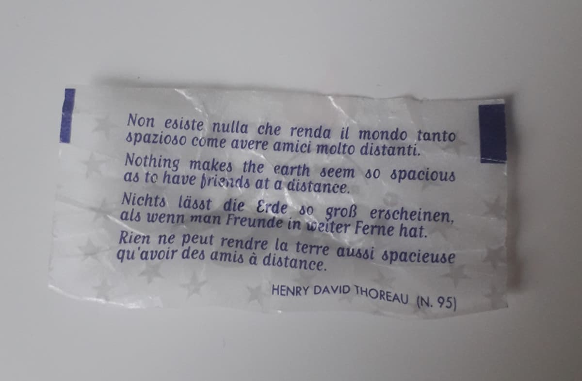 Quest'anno nella calza ho trovato questo bacio perugina, almeno (contrariamente al solito) la frase è carina. E comunque ho dovuto conquistarmela questa calza, ho insiste un botto con i miei genitori che alla fine non ne potevano più :)