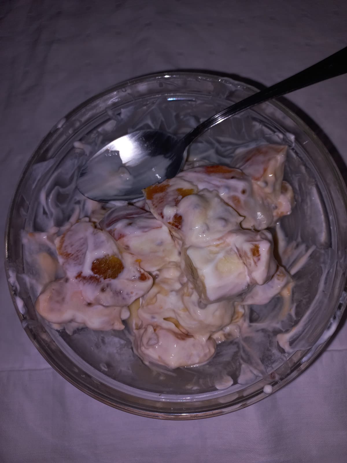 Macedonia con yogurt e semi di chiaa