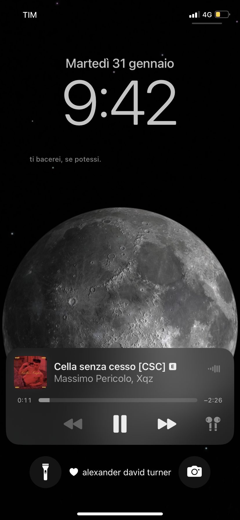 volevo posare le cuffie e ascoltare la lezione ma è partita questa canzone 🫢