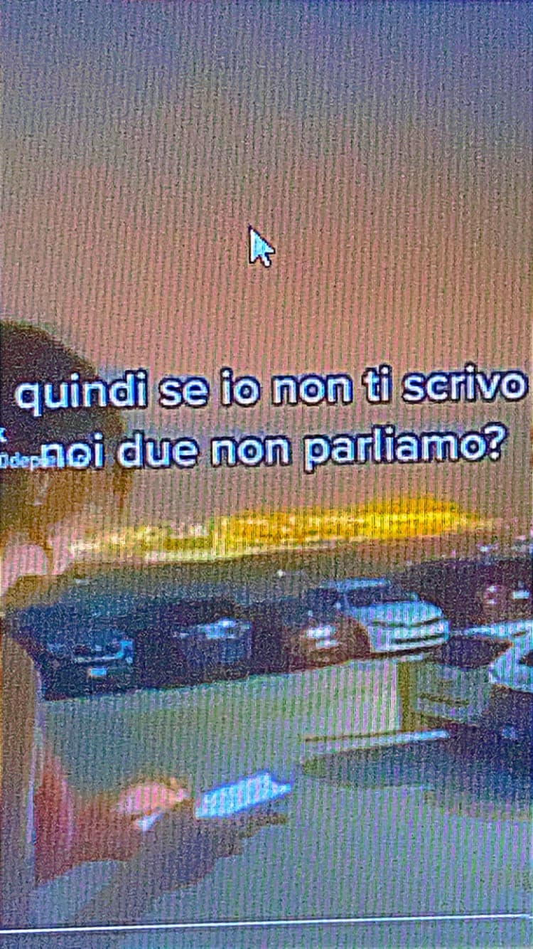 Non tollero più nessuno ormai. Mi stanno tutti sul cazzo, nessuno mi cerca e io morirò sola, fanculo.