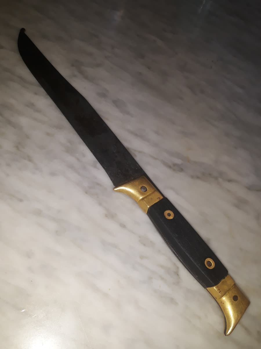 Questo coltello arabo fatto con ferro scadente è più tagliente di un coltello da cucina in acciaio di ultima generazione