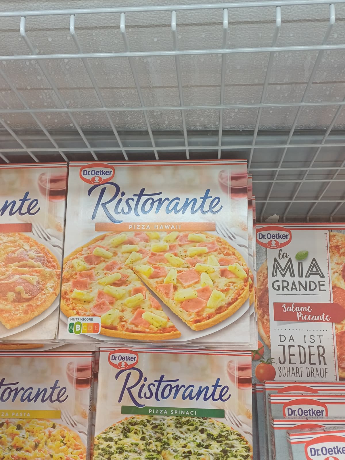 Pizza con ananas in germania