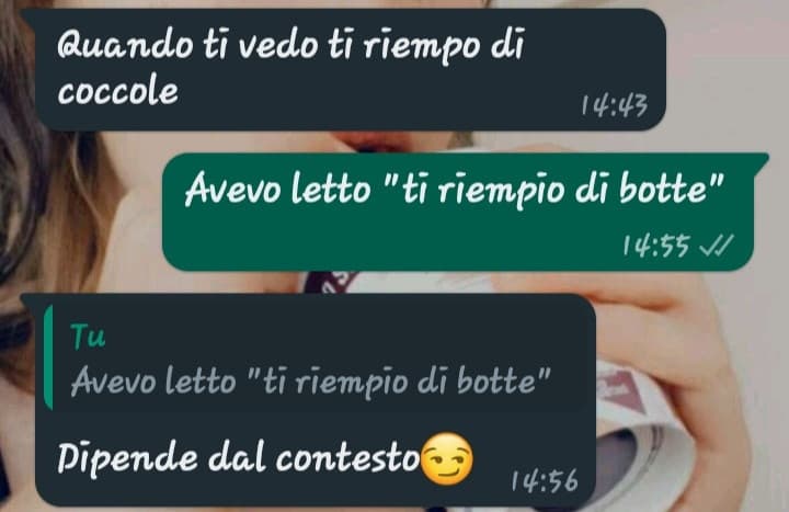 Mia mamma: ma perché ti da fastidio se vedo i messaggi con le tue amiche?  Le chat con le mie amiche: