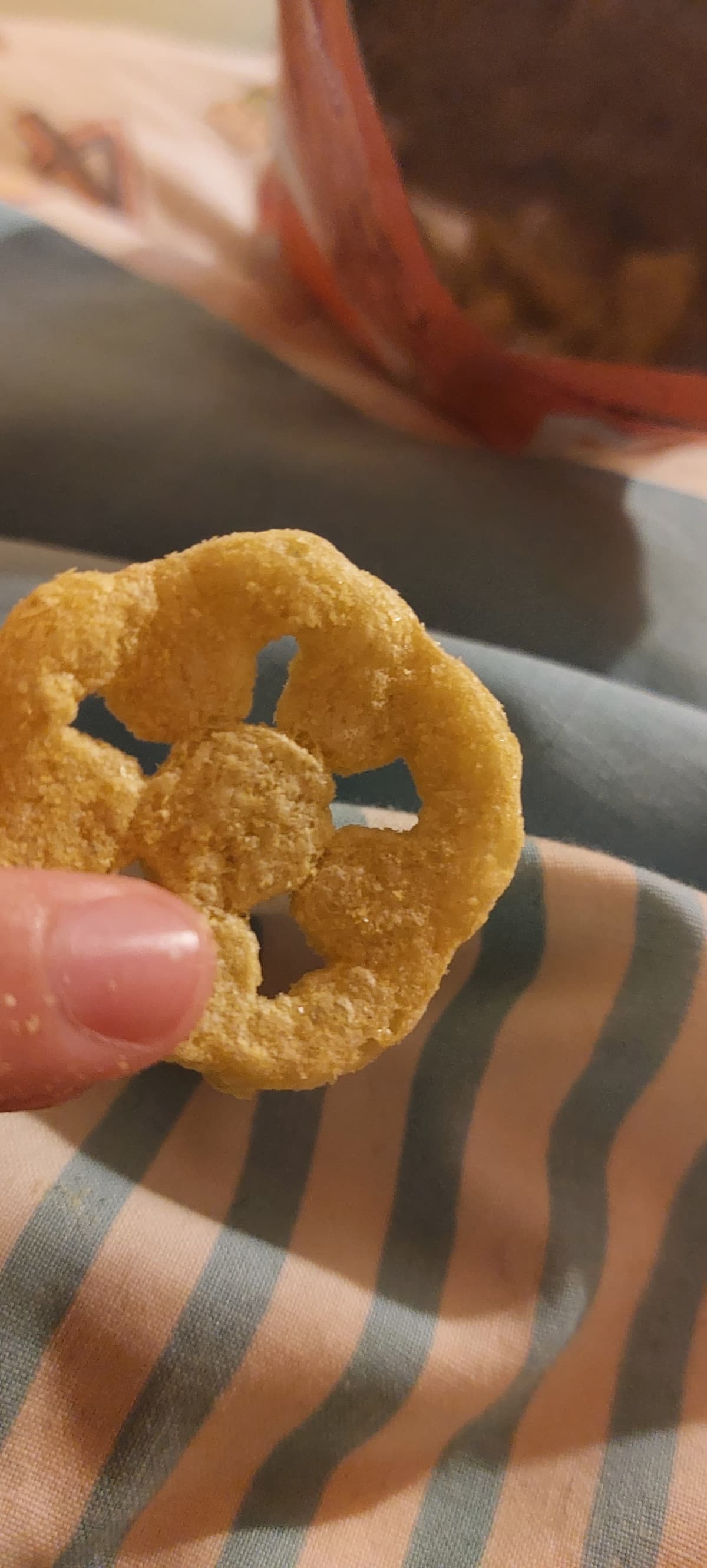 Non io che mangio snack da bambini di pochi mesi