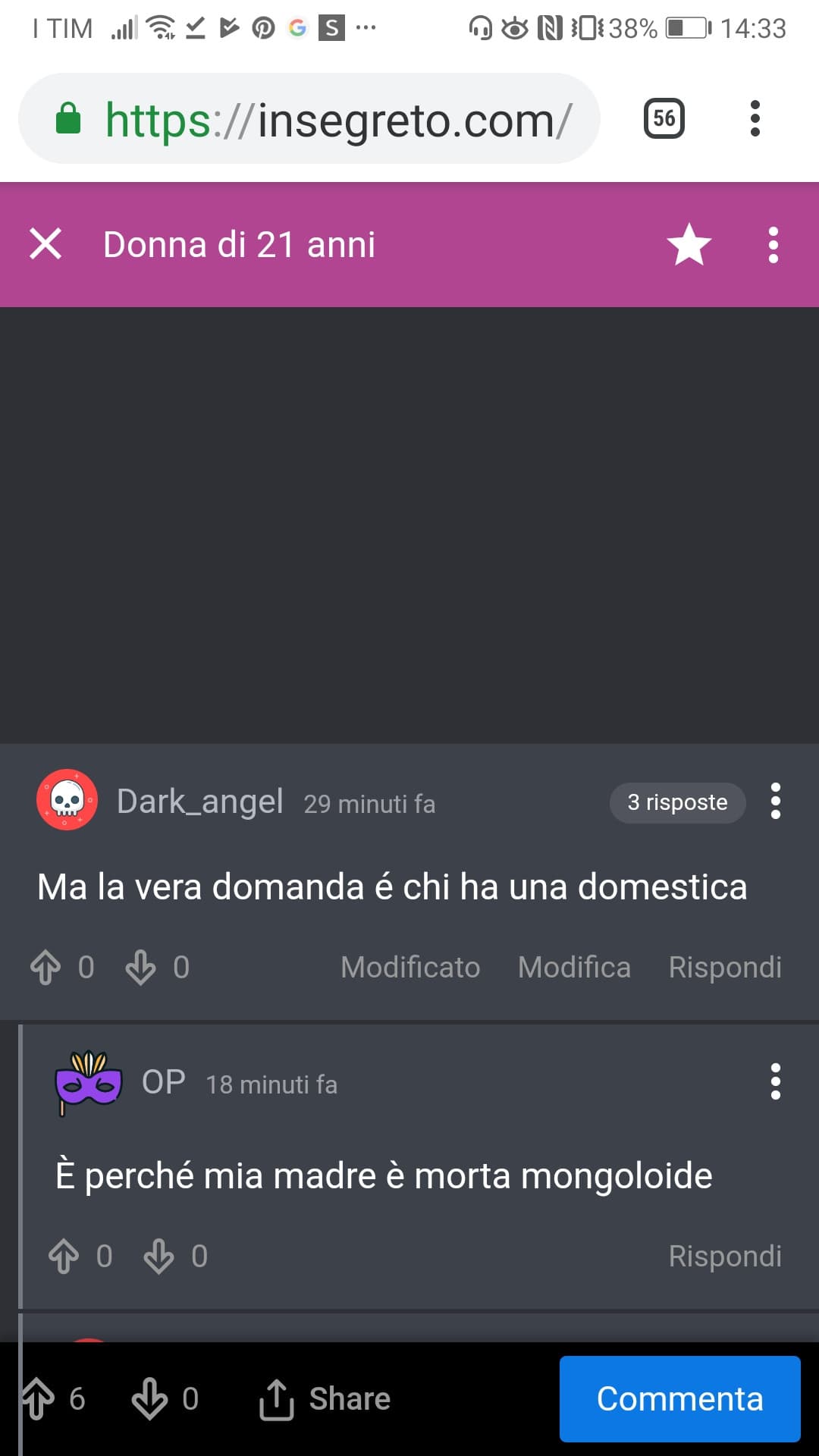 Ragazza che scrive un segreto sarcastico, io gli rispondo ironicamente, lei mi insulta perché non sono un indovino.