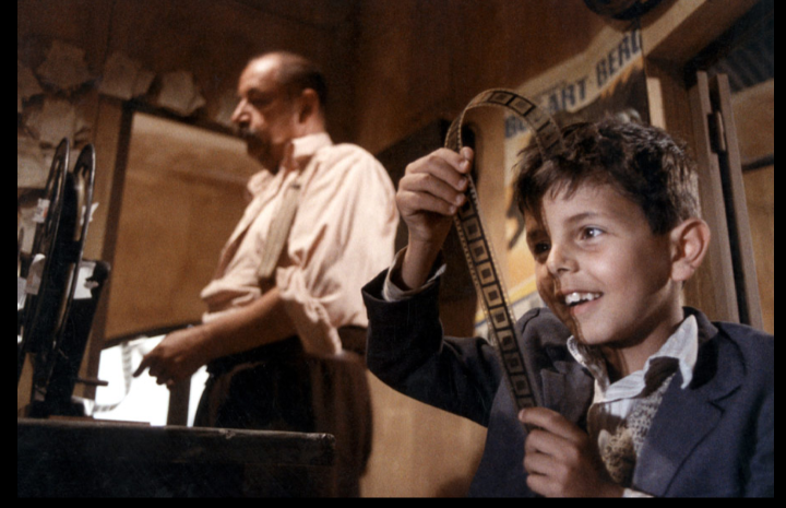 Ho finito di vedere "nuovo cinema paradiso" di Giuseppe Tornatore. In descrizione trovate un commento/una piccola recensione. Vi invito a leggerla e magari esprimere la vostra opinione sul film