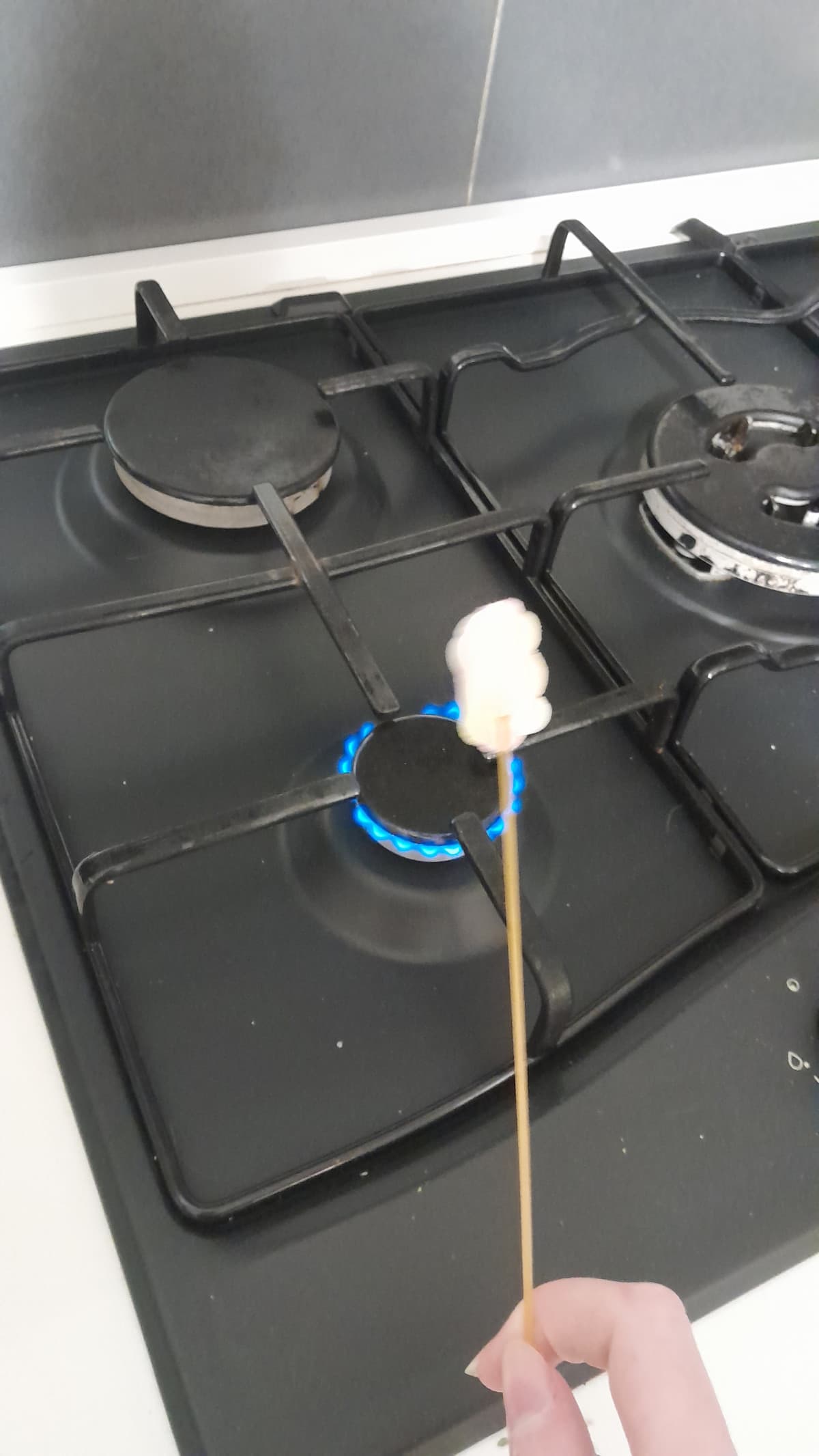 Marshmellow sugli spaghetti tattici