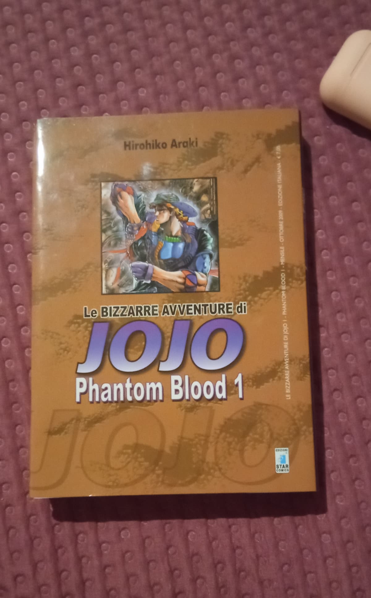 Sono in casa di un'altra persona perché a casa mia stanno facendo dei lavori. Mi annoio da morire rip ma almeno posso leggere qualcosa dai.