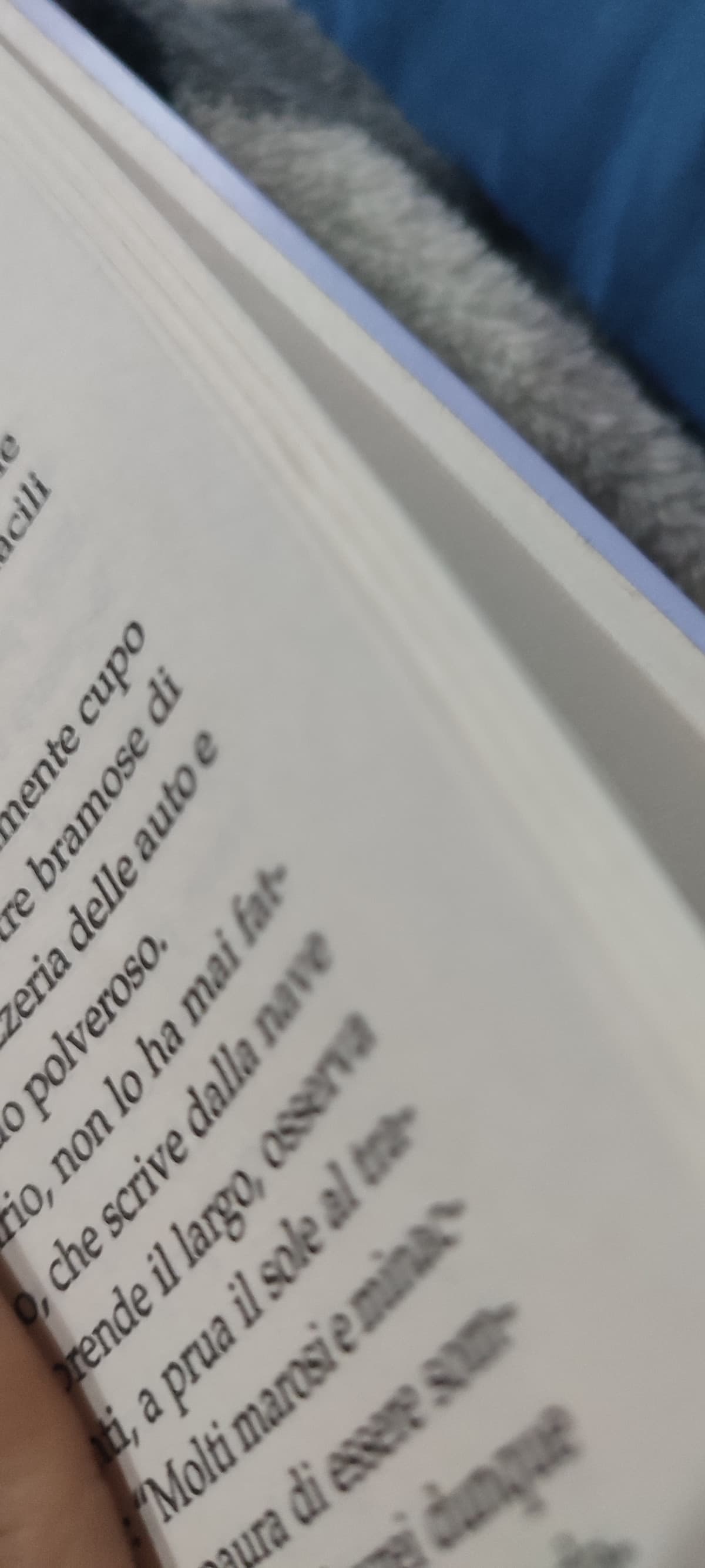 Mi mancano solo 40 pagine e l'ho finito, il problema è che lo devo finire entro domani ed è da sta mattina alle 9 che leggo, vorrei riprenderlo domani ma non posso