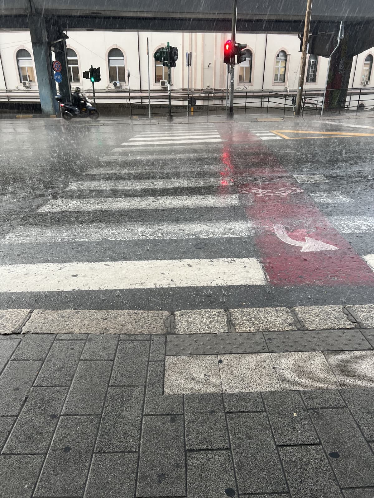 So uscito senza ombrello 