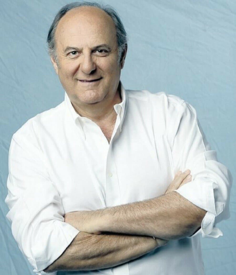 Se a mezzanotte precise non mi fate gli auguri vi mando Gerry Scotti che vi strascina sotto al letto mentre dormite mlmlmlml