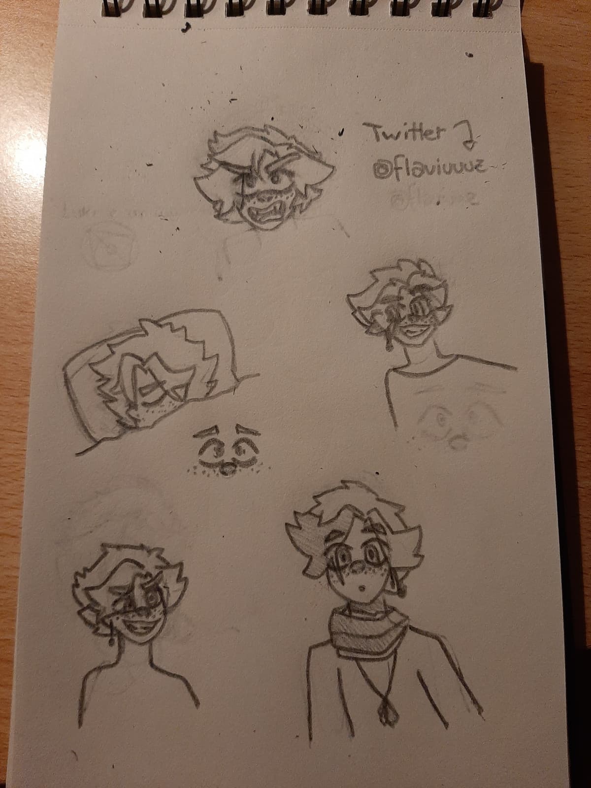 Ehmmm ciao (?)
Ero annoiato e ho deciso di disegnare un po' lol. In ogni caso buonsalve popolo di insegreto! Questo ragazzo che ho disegnato si chiama Luke